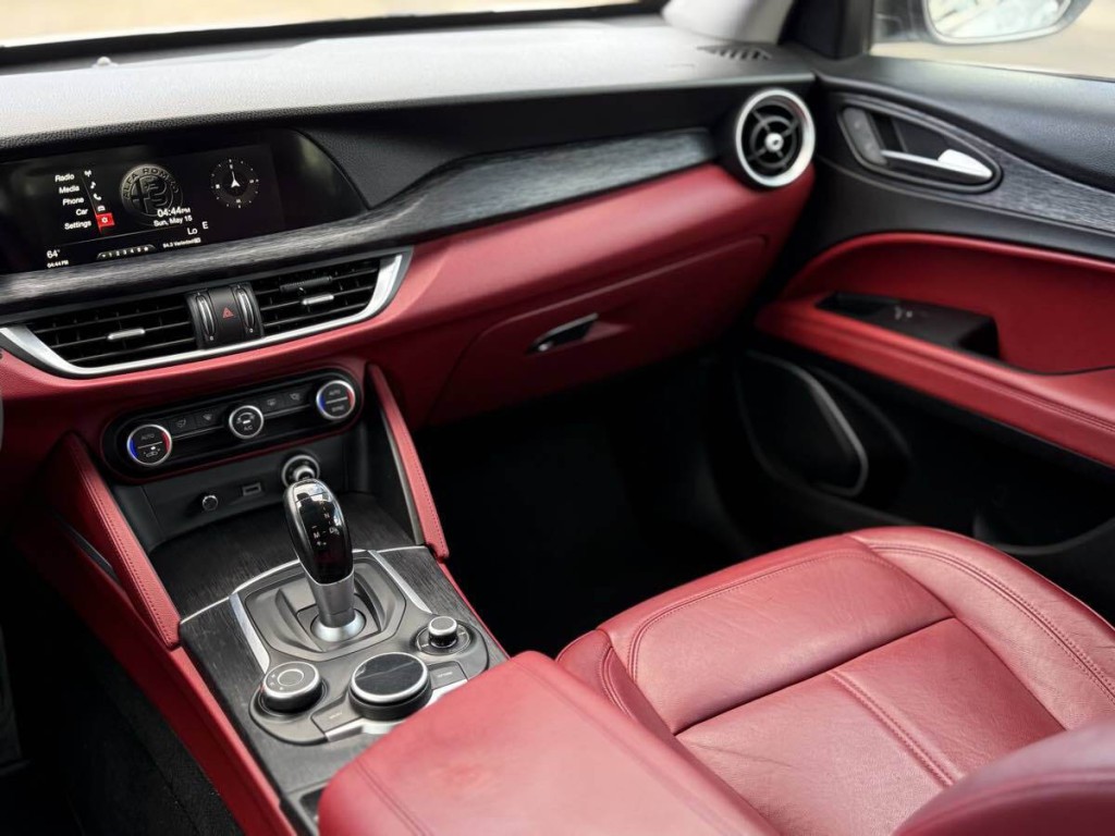 2019 Alfa Romeo Stelvio Image 18