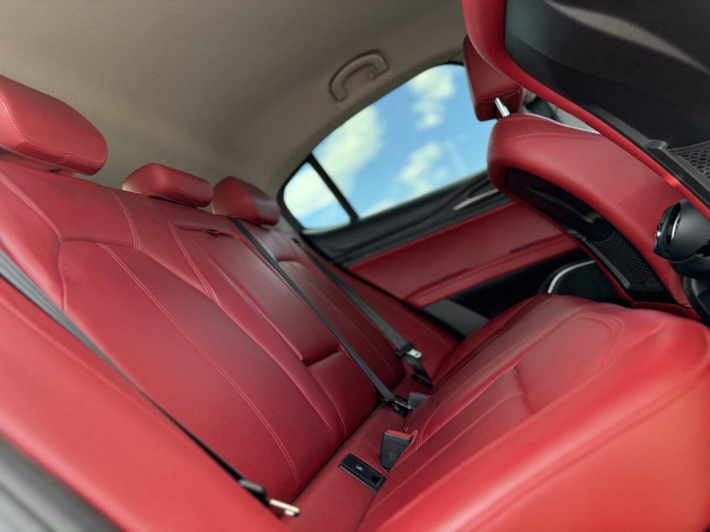 2019 Alfa Romeo Stelvio Image 23