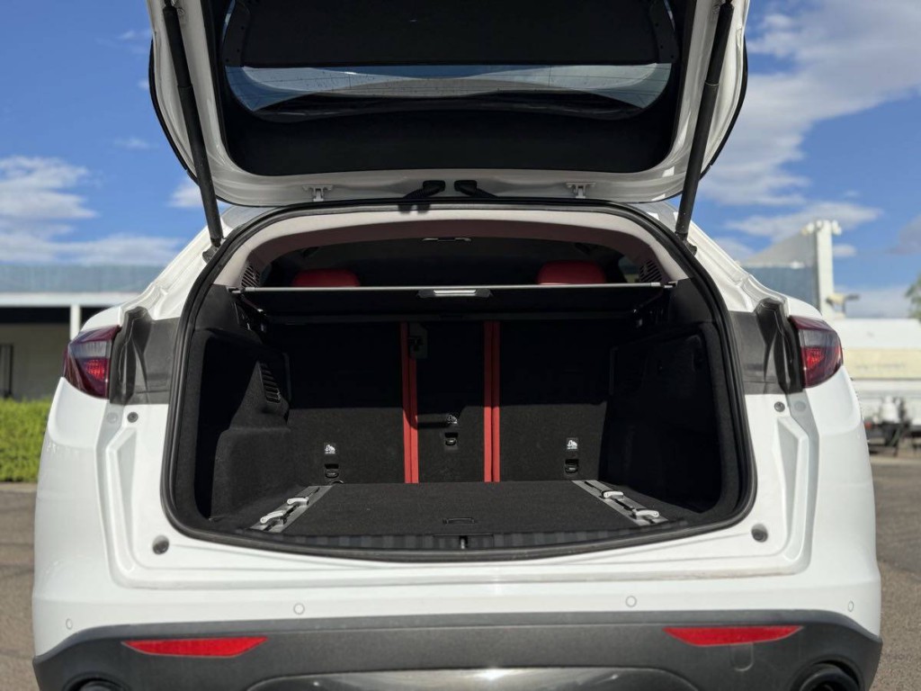 2019 Alfa Romeo Stelvio Image 24