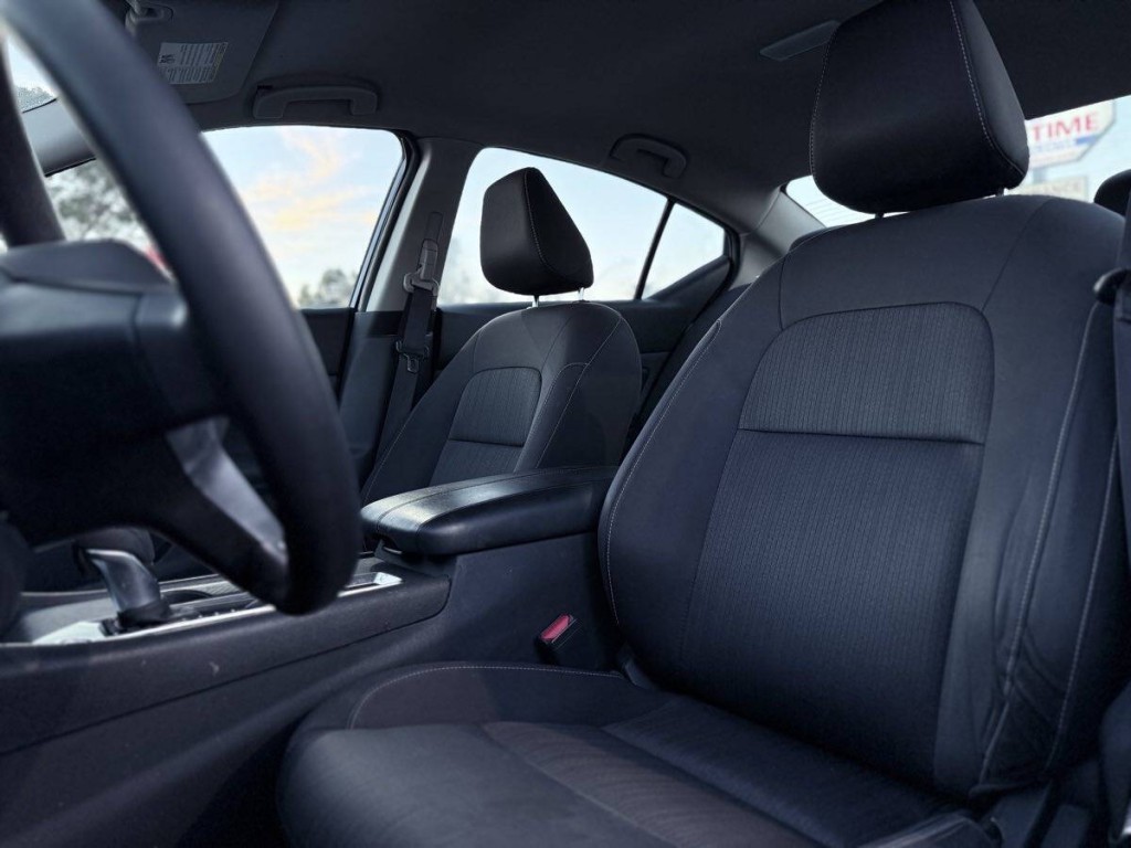 2022 Nissan Altima Image 12