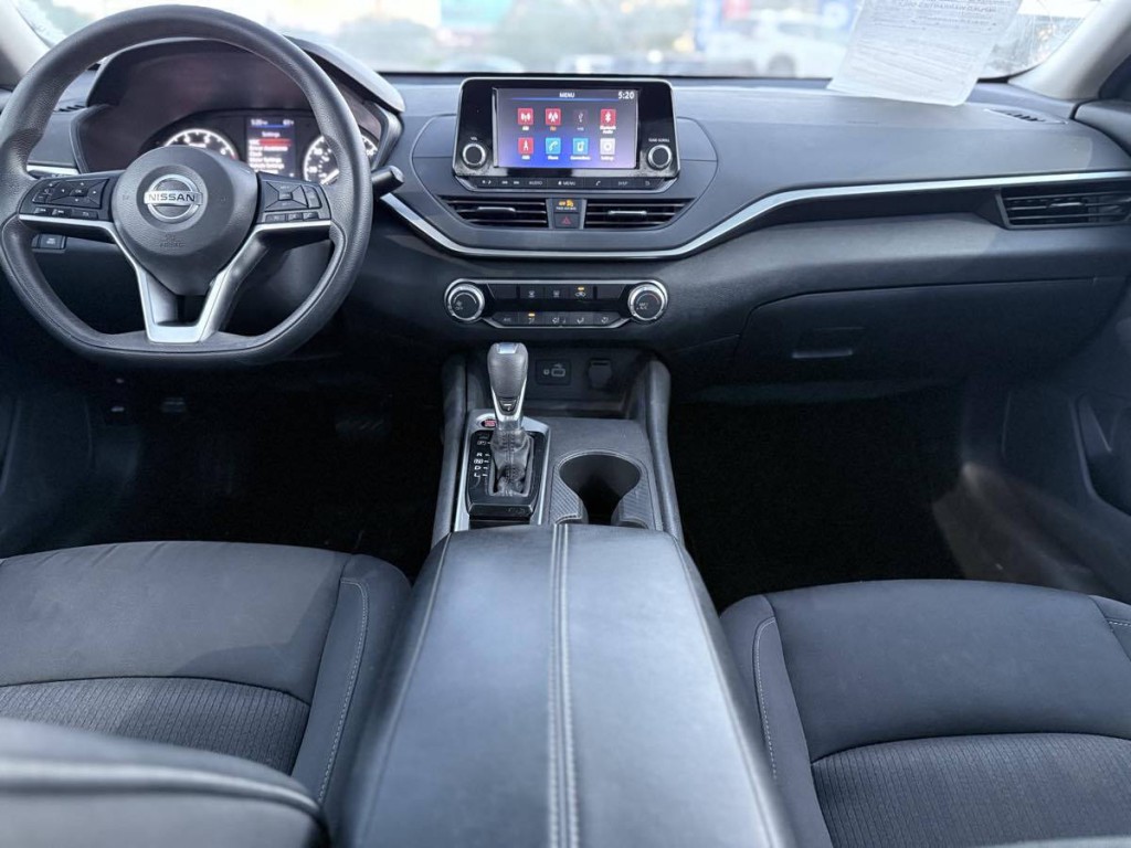 2022 Nissan Altima Image 13