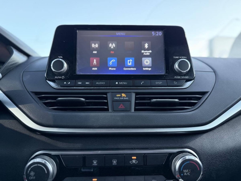 2022 Nissan Altima Image 17