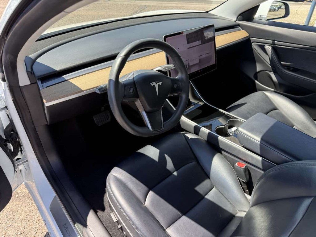 2020 Tesla Model 3 Image 11