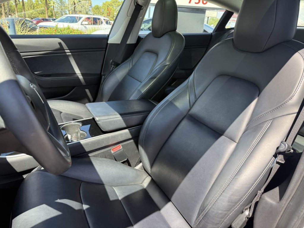 2020 Tesla Model 3 Image 12