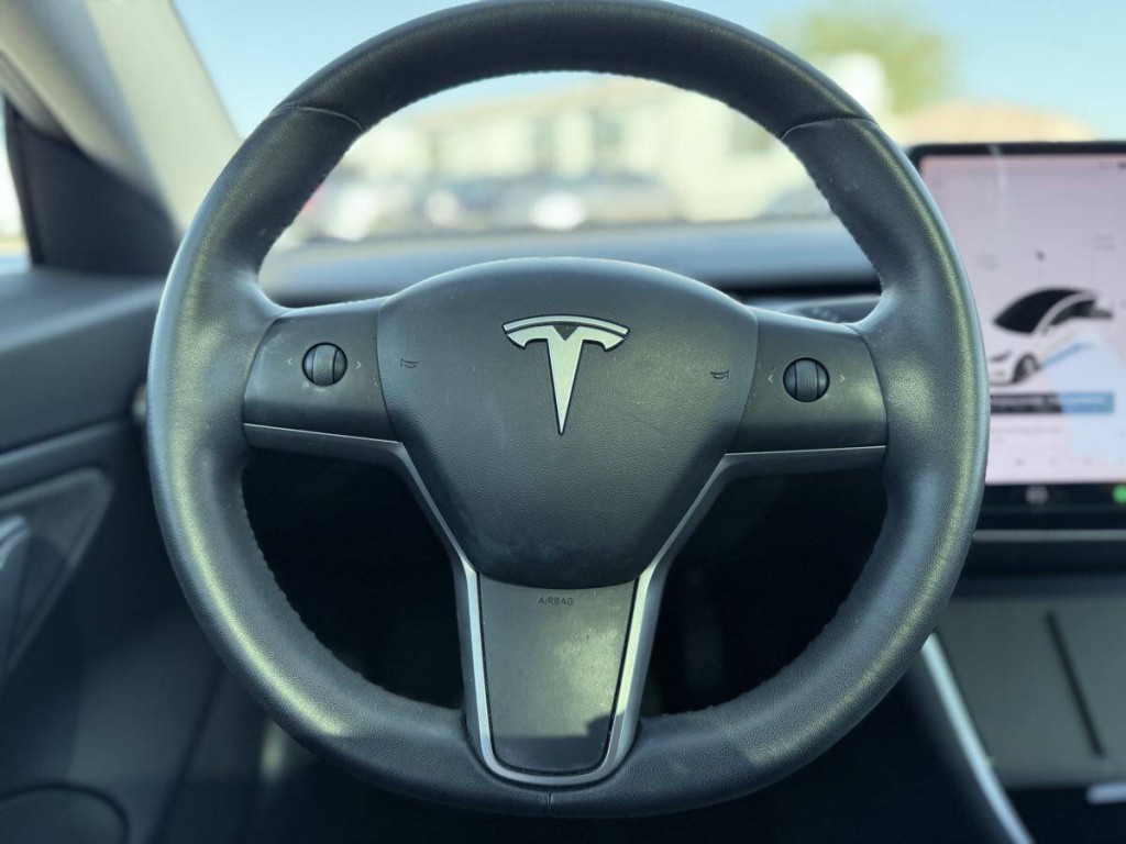 2020 Tesla Model 3 Image 15