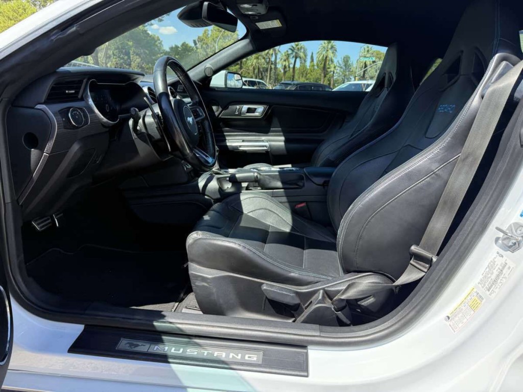 2019 Ford Mustang Image 12