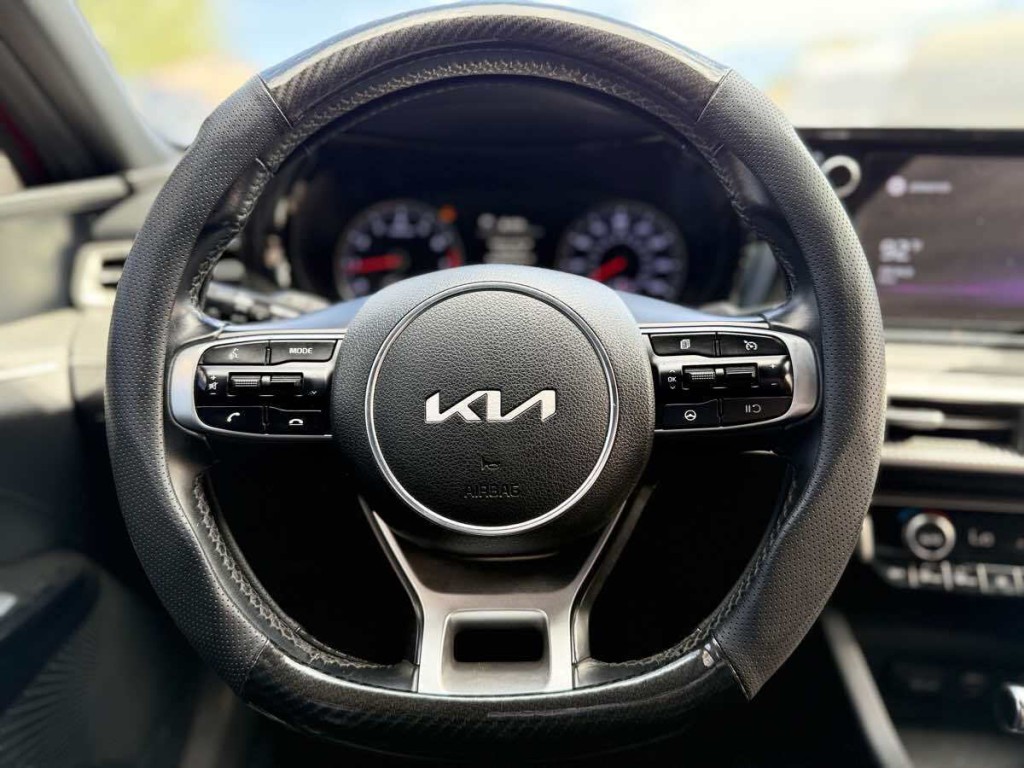 2022 Kia K5 Image 12