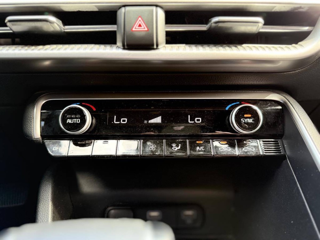 2022 Kia K5 Image 16