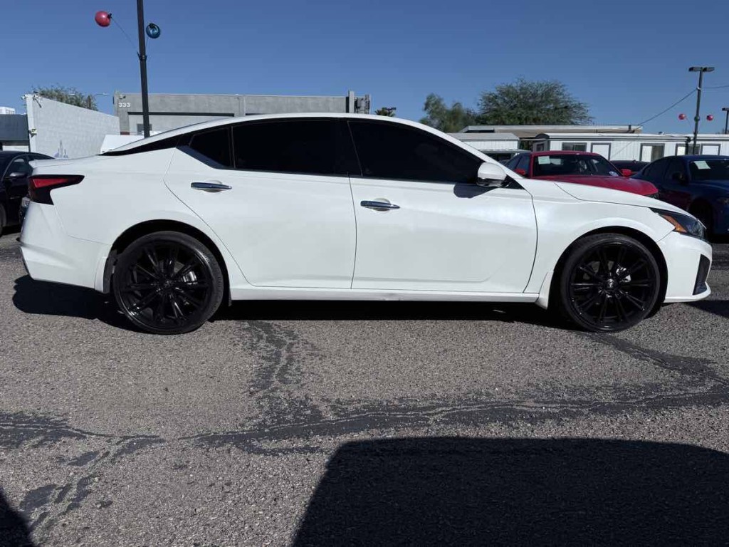 2023 Nissan Altima Image 8