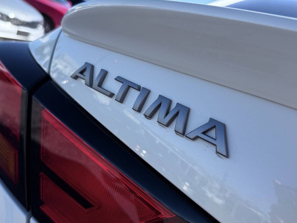 2023 Nissan Altima Image 13