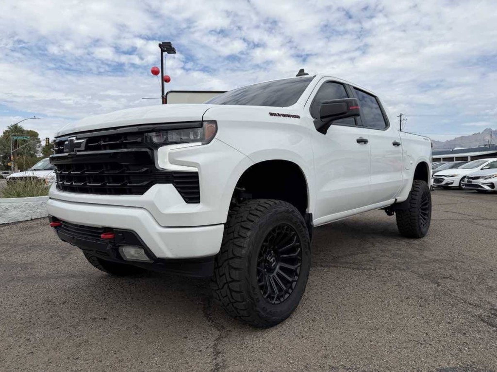 2023 Chevrolet Silverado 1500 Image 1