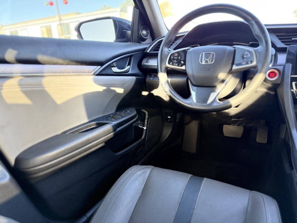 2018 Honda Civic Image 16