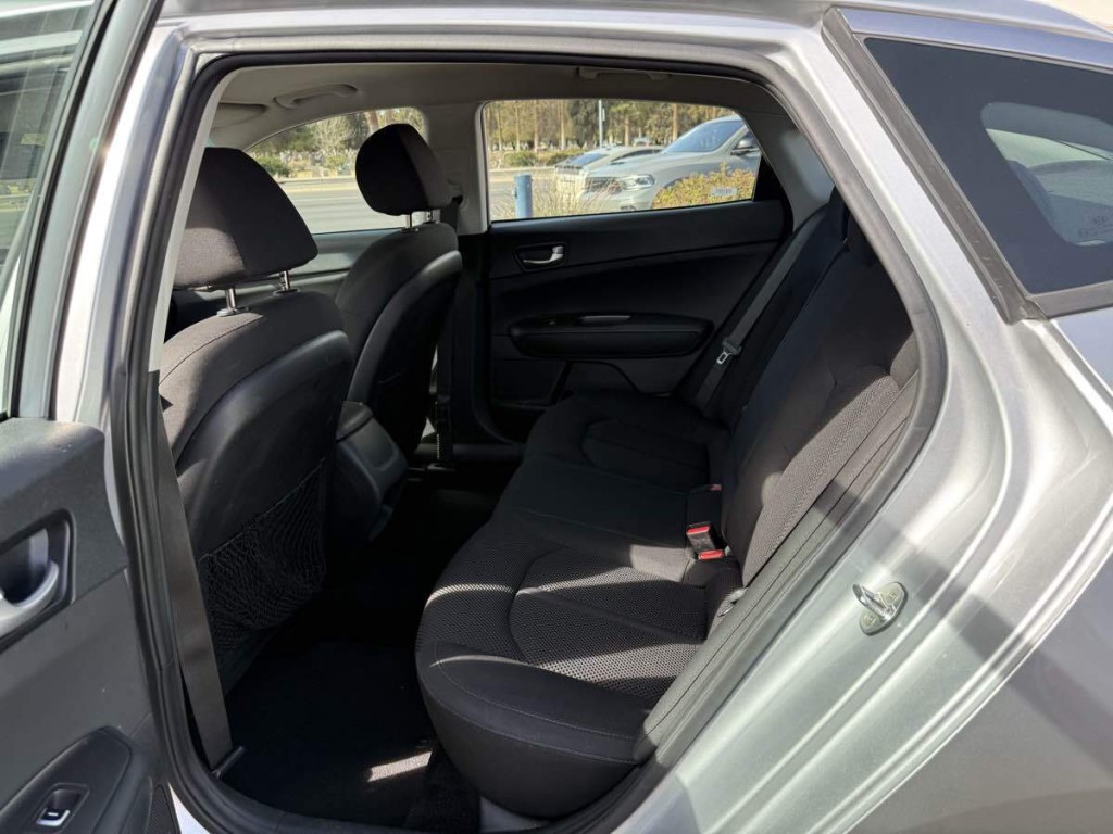 2020 Kia Optima Image 11