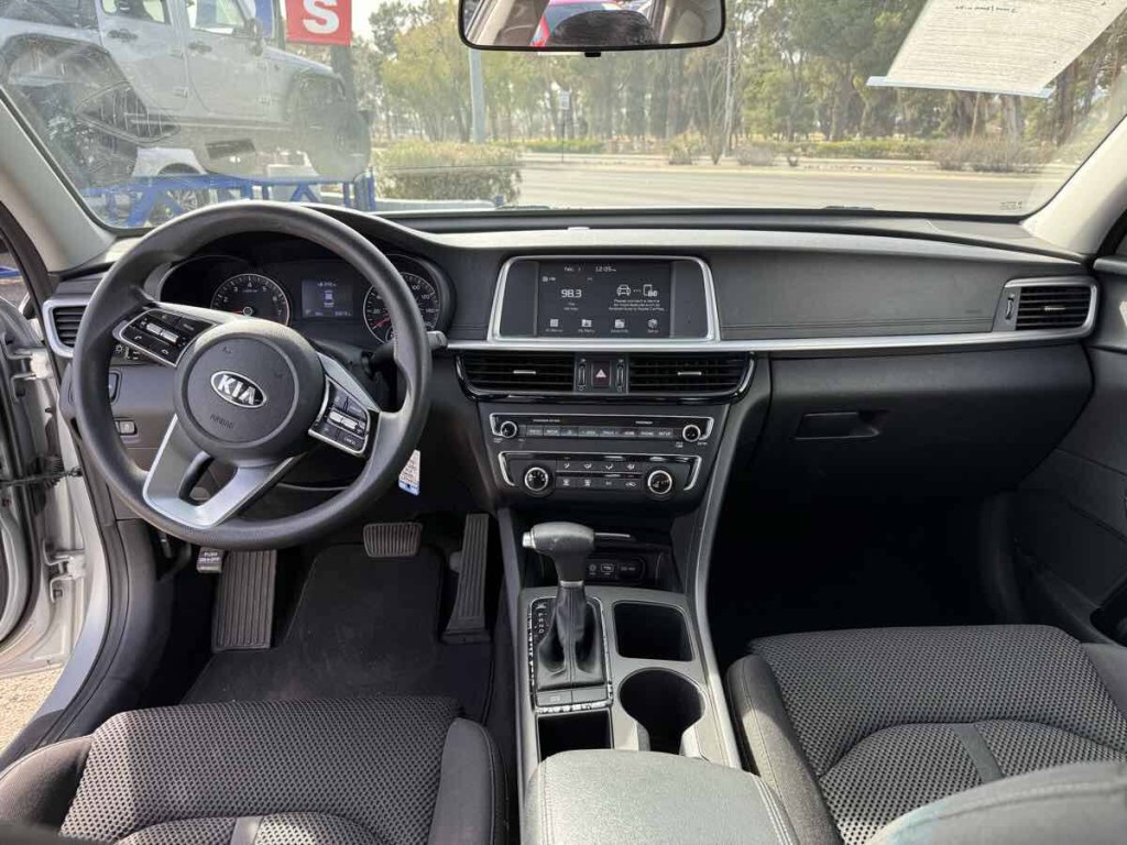 2020 Kia Optima Image 12