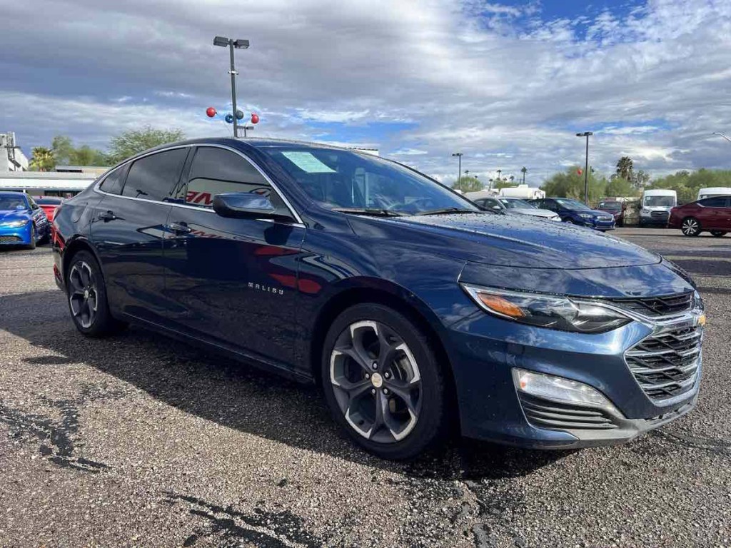 2022 Chevrolet Malibu Image 3