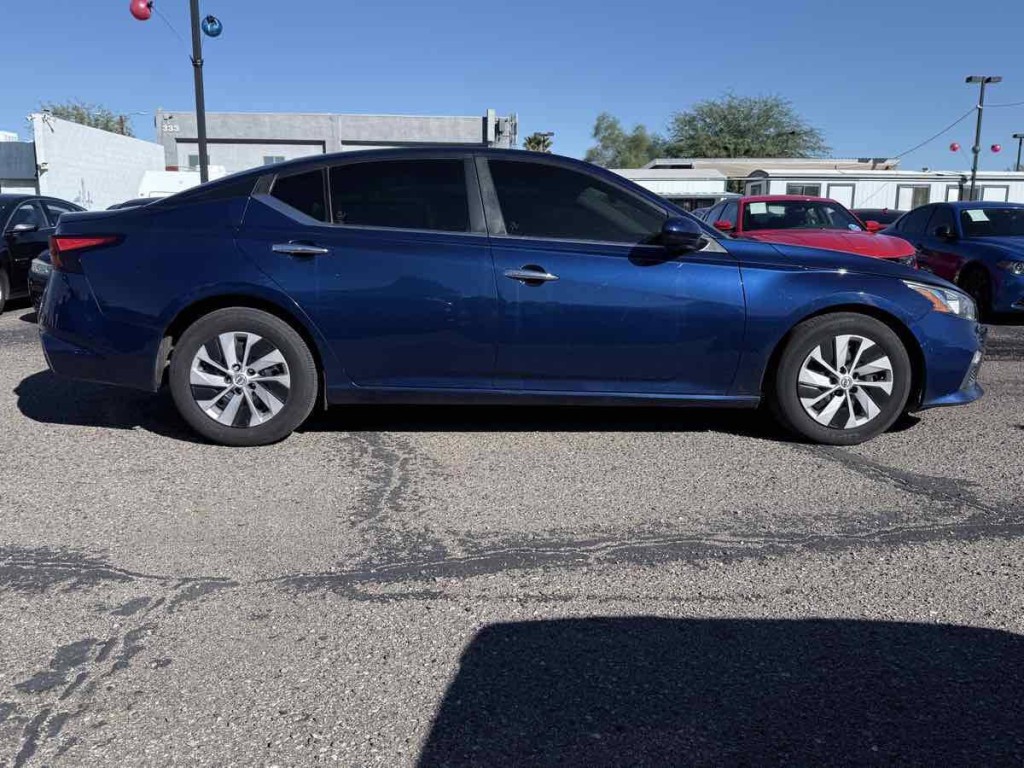 2020 Nissan Altima Image 8