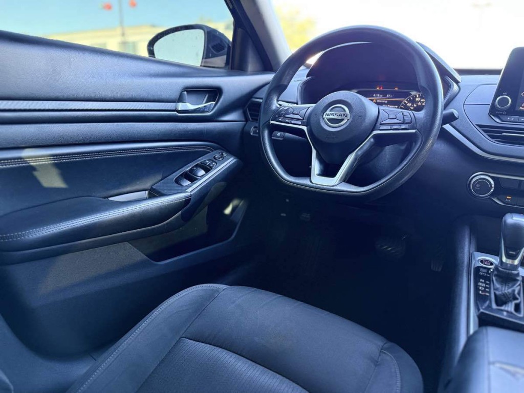 2020 Nissan Altima Image 15