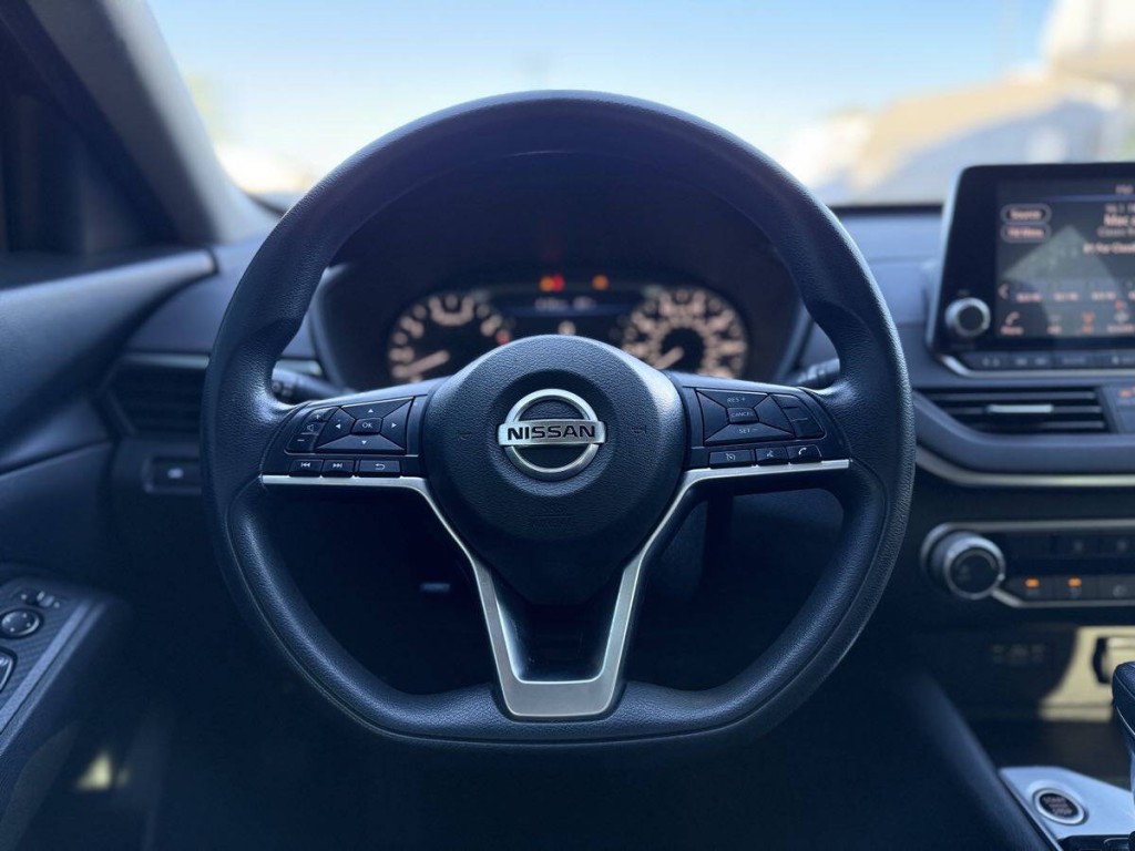 2020 Nissan Altima Image 16