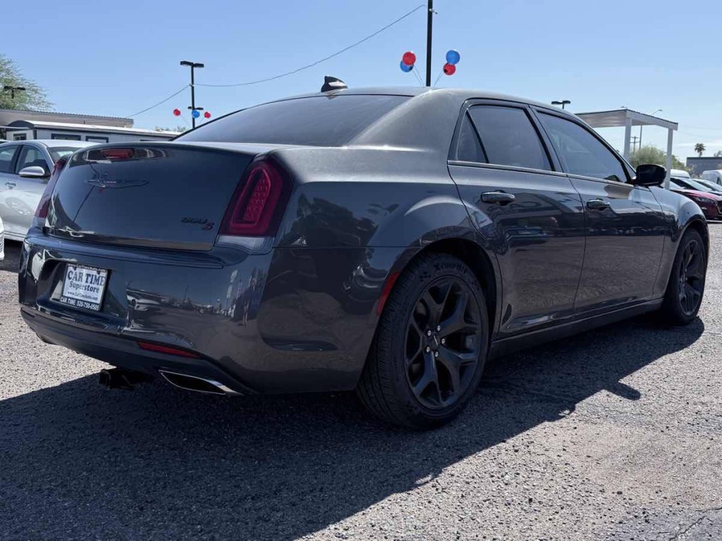 2021 Chrysler 300 Image 5