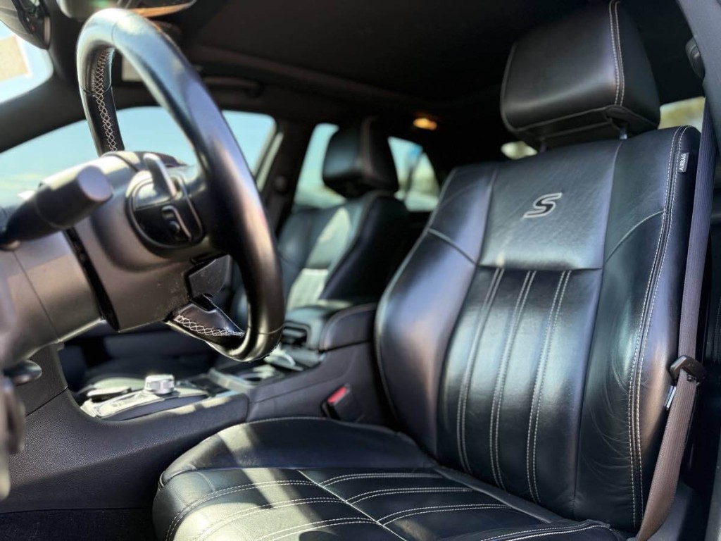 2021 Chrysler 300 Image 12