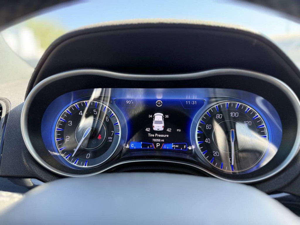 2021 Chrysler 300 Image 16
