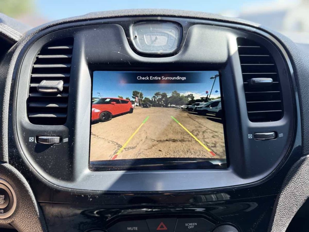 2021 Chrysler 300 Image 18