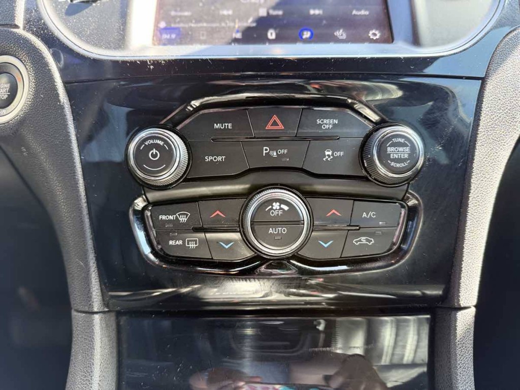 2021 Chrysler 300 Image 19