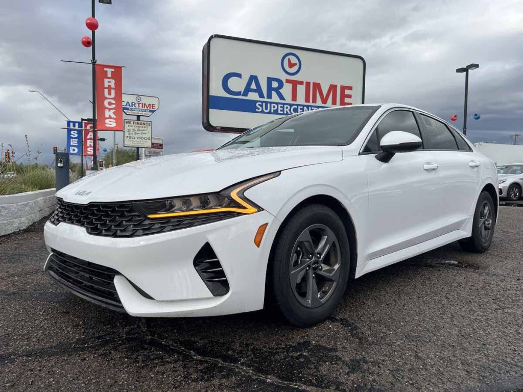 2022 Kia K5 Image 1