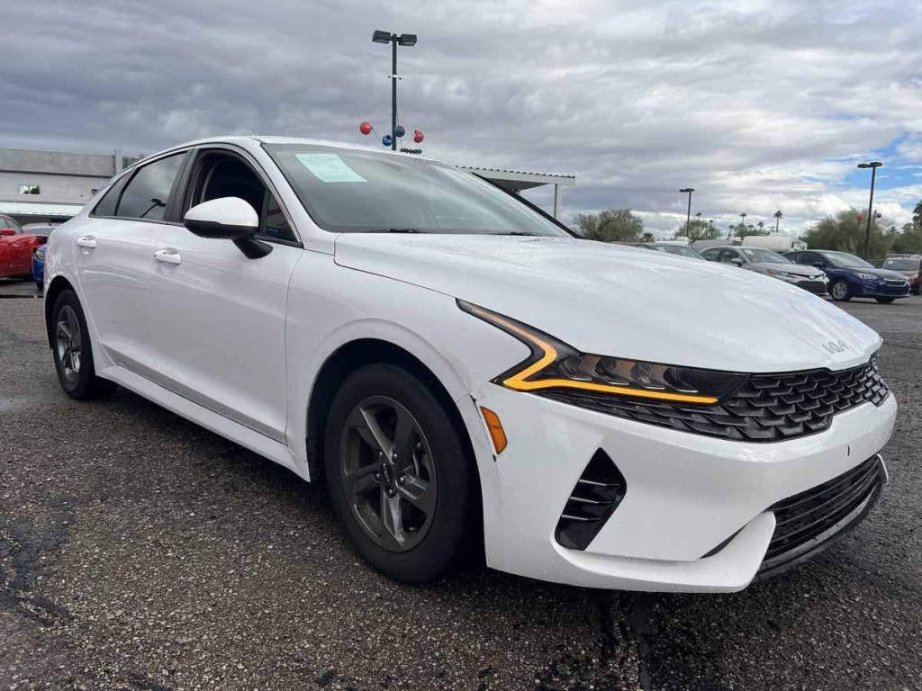 2022 Kia K5 Image 3