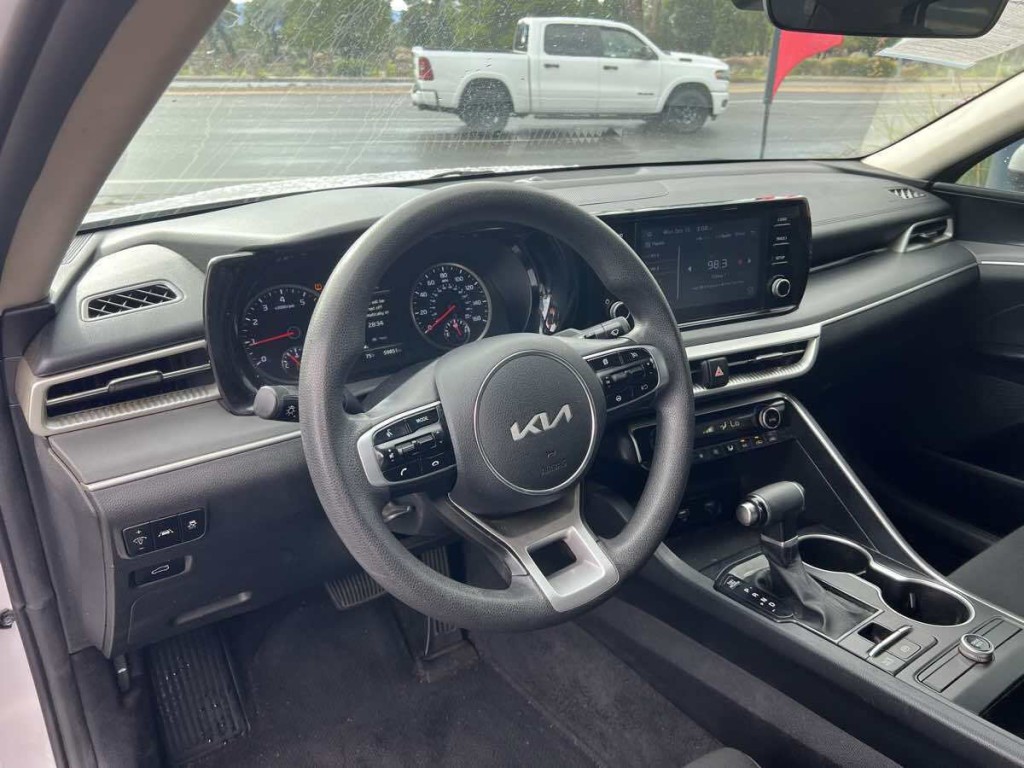 2022 Kia K5 Image 11