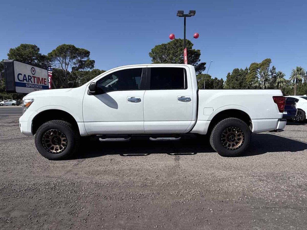 2021 Nissan Titan Image 8