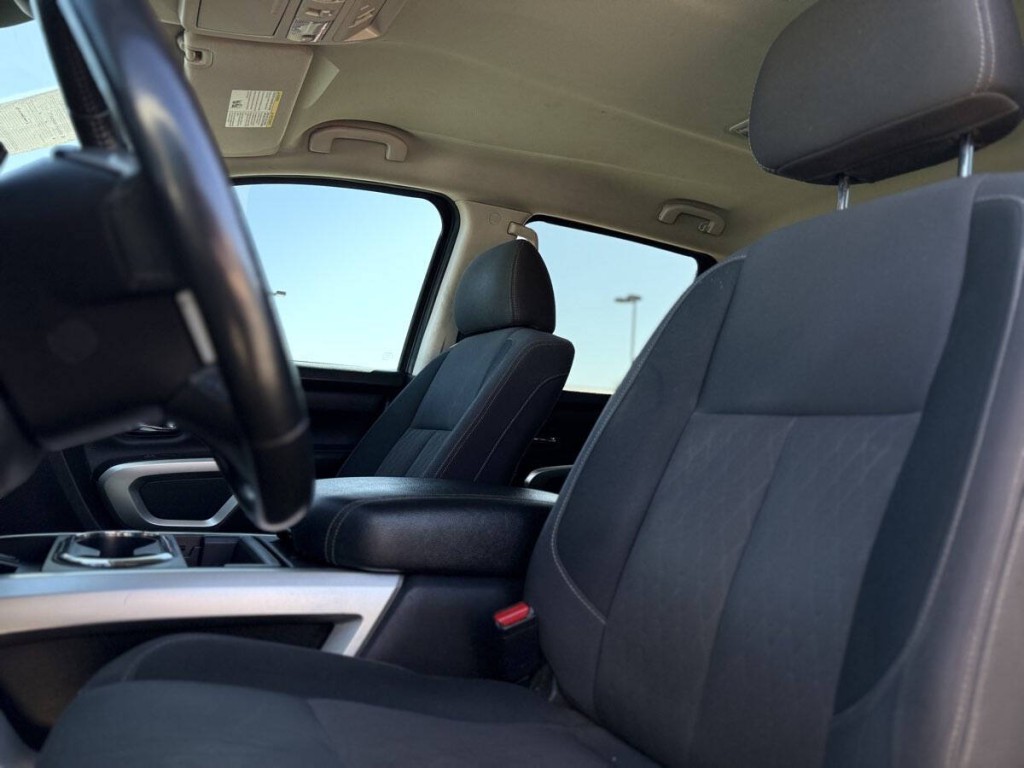 2021 Nissan Titan Image 12