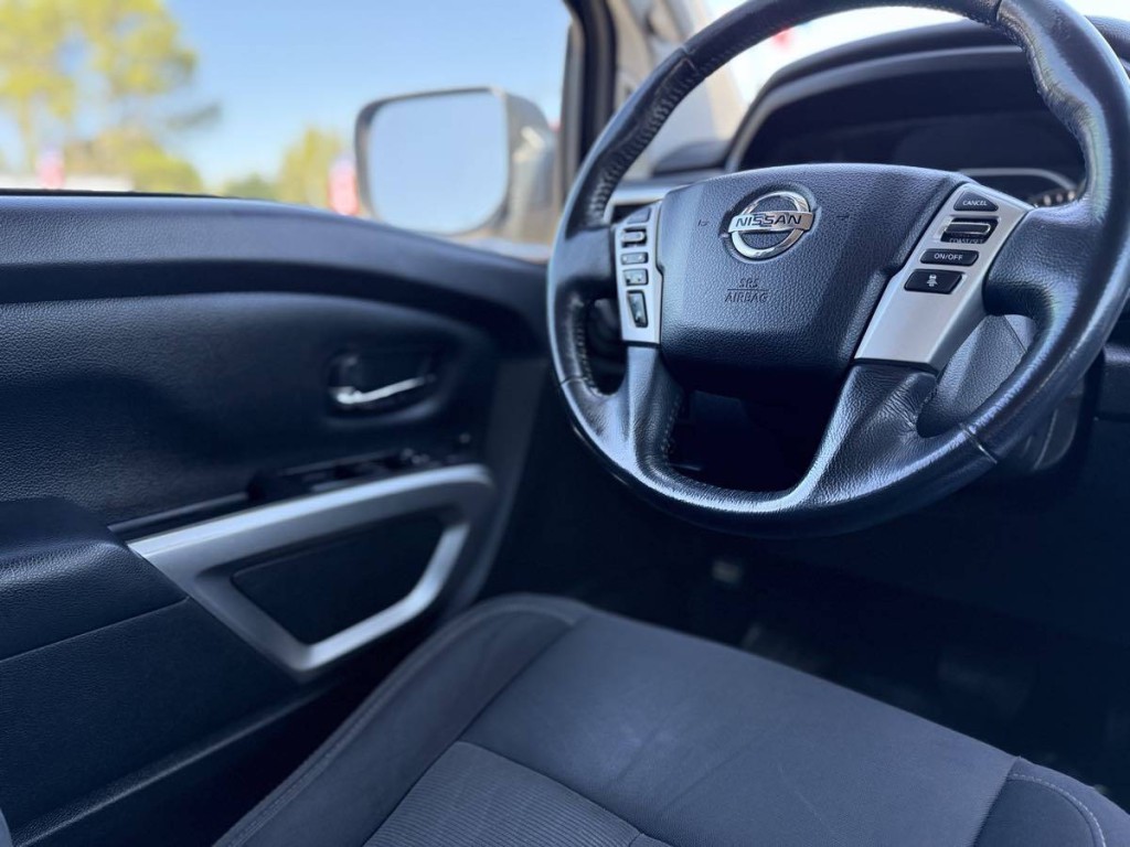 2021 Nissan Titan Image 14