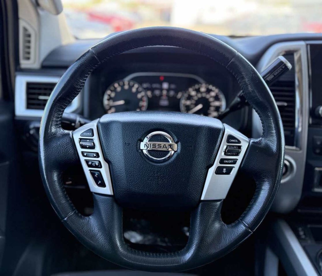 2021 Nissan Titan Image 15