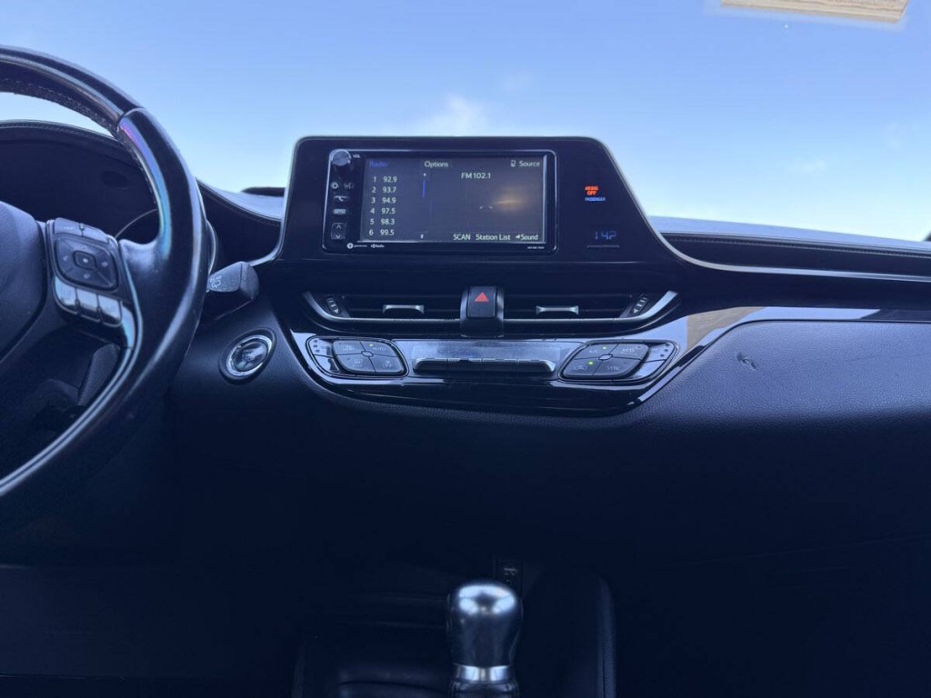 2018 Toyota C-HR Image 15