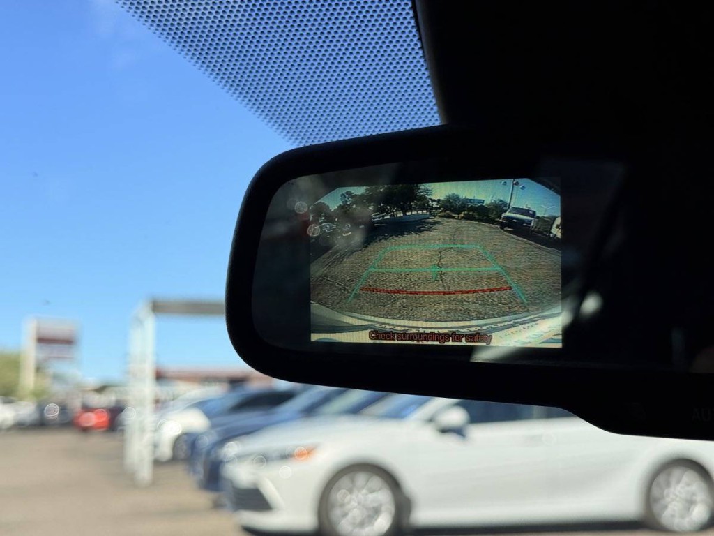 2018 Toyota C-HR Image 17