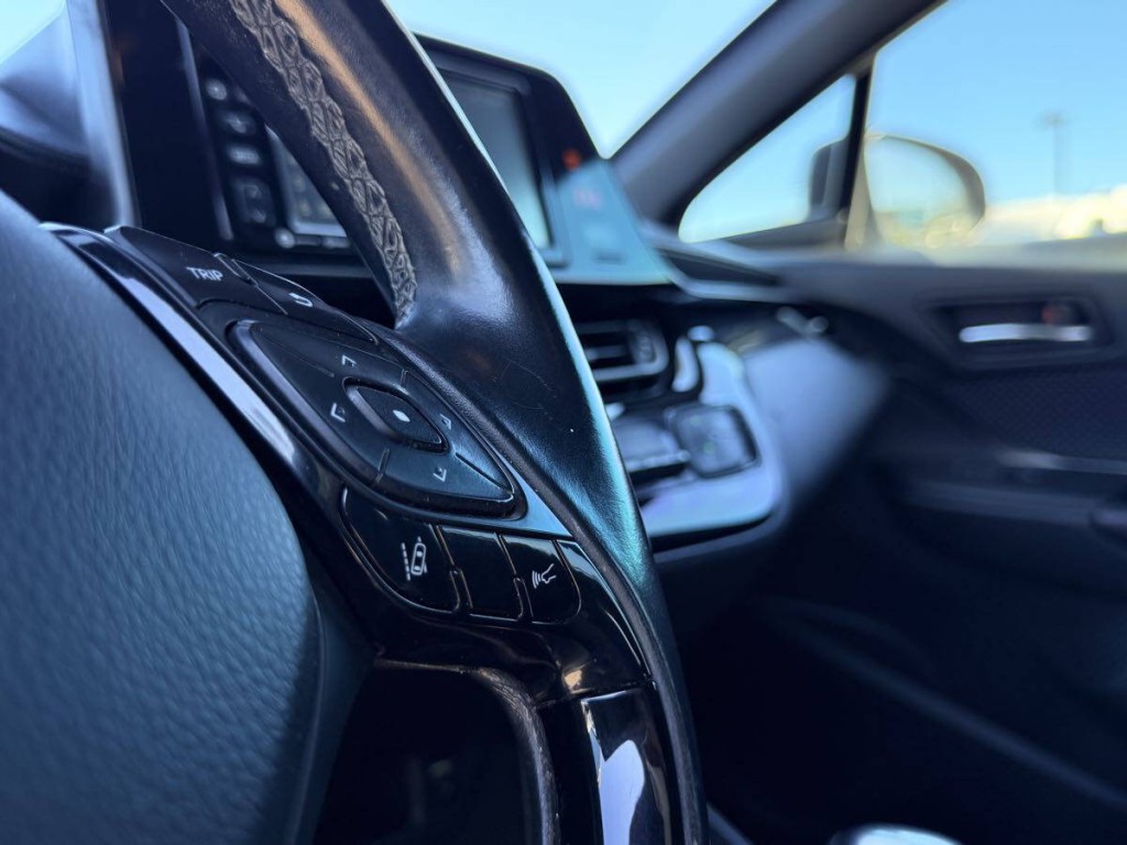 2018 Toyota C-HR Image 18