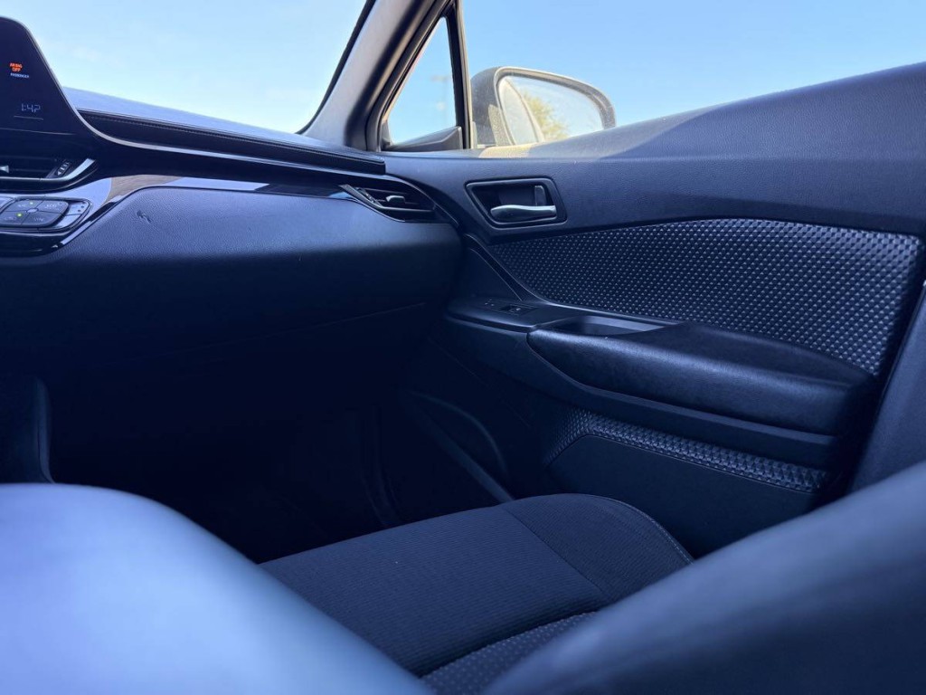 2018 Toyota C-HR Image 19