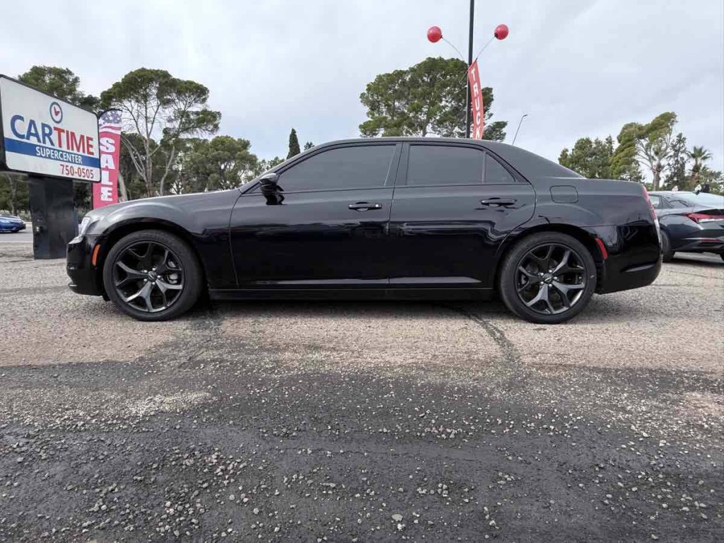 2022 Chrysler 300 Image 9