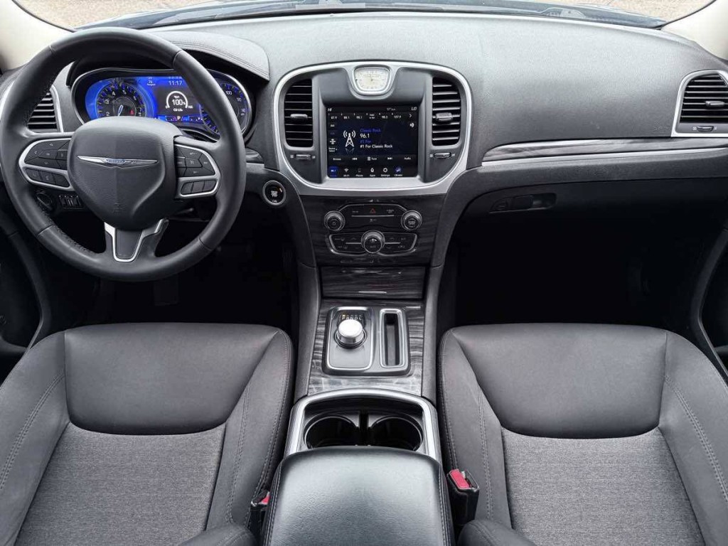 2022 Chrysler 300 Image 13