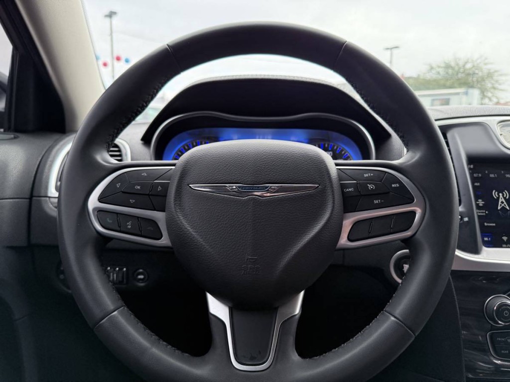 2022 Chrysler 300 Image 15