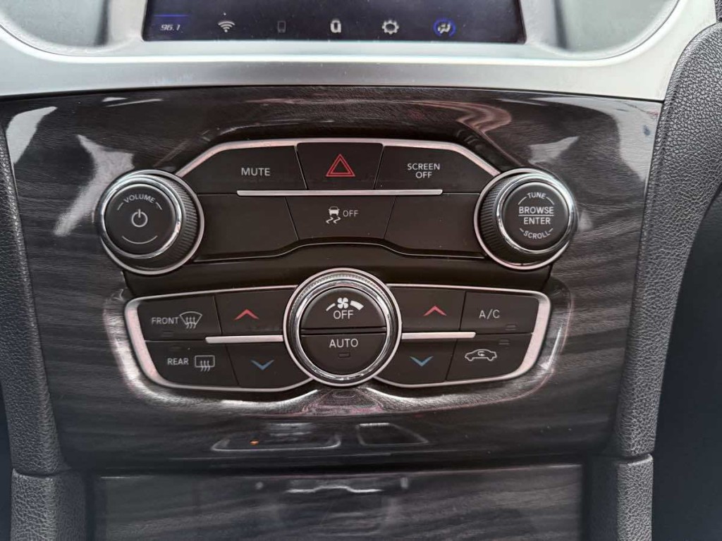 2022 Chrysler 300 Image 19