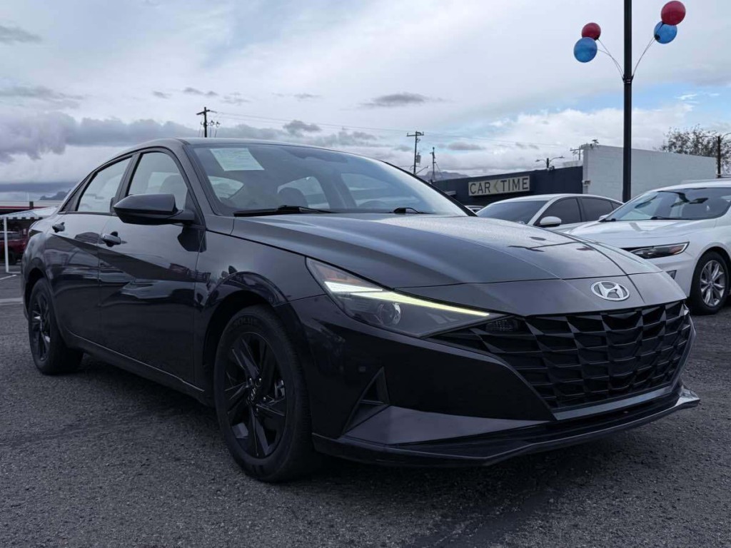 2022 Hyundai Elantra Image 2