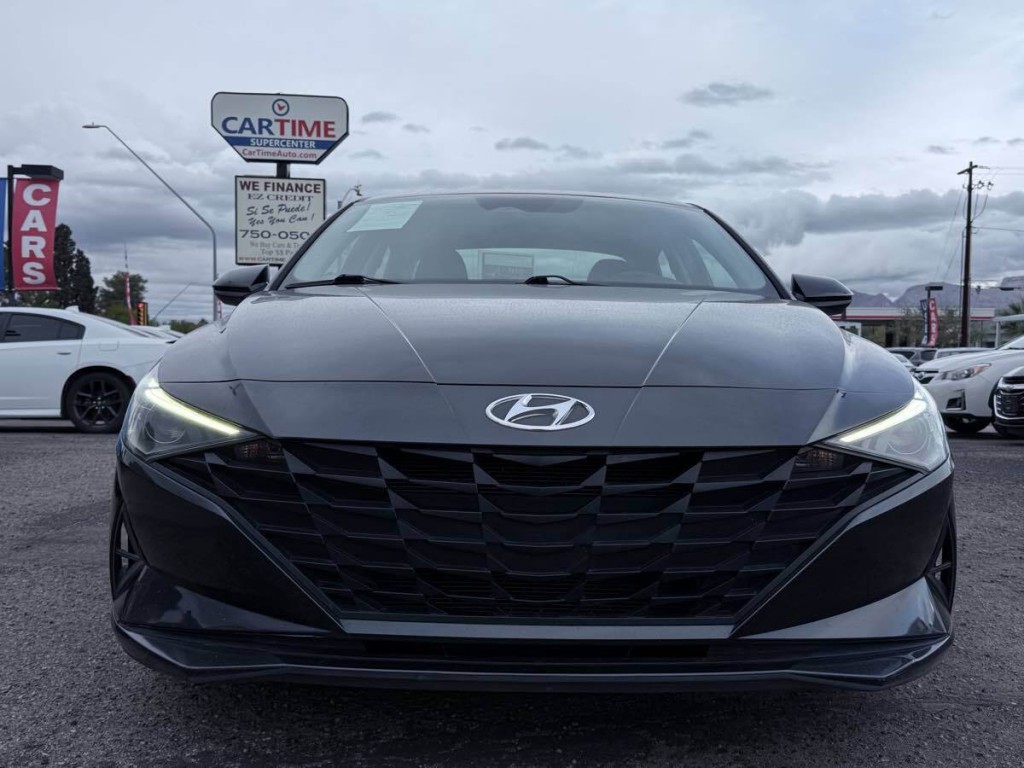 2022 Hyundai Elantra Image 3