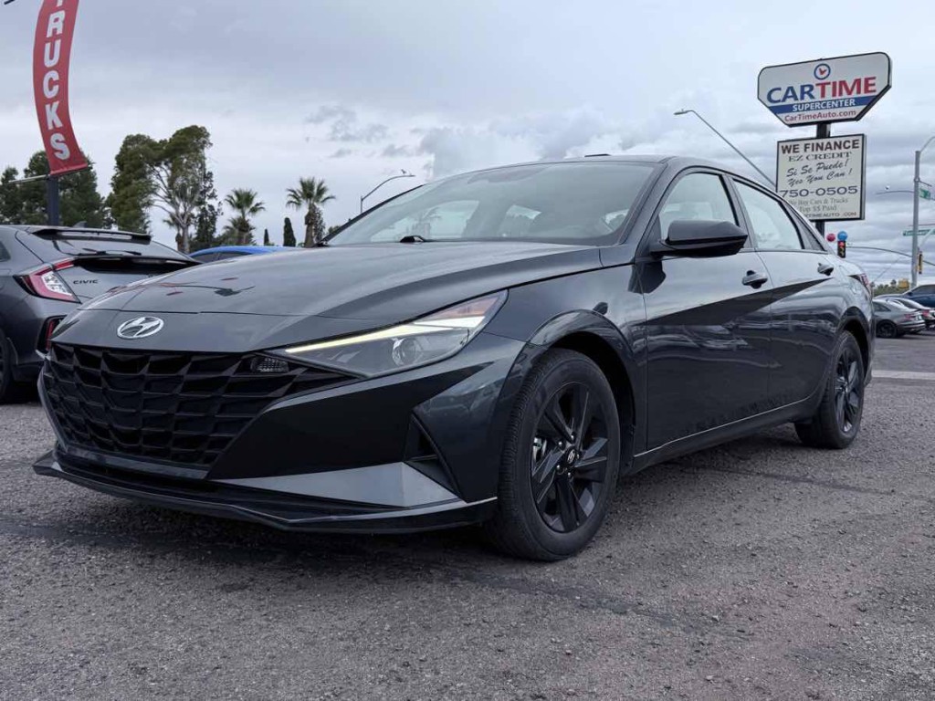 2022 Hyundai Elantra Image 4