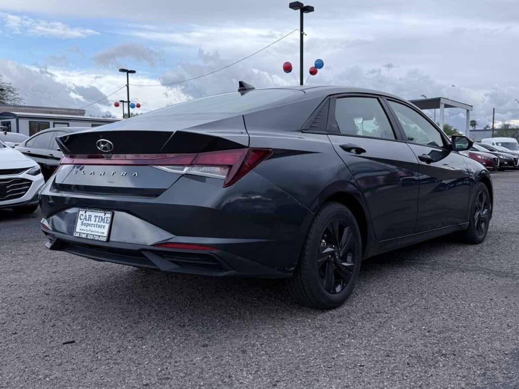 2022 Hyundai Elantra Image 5