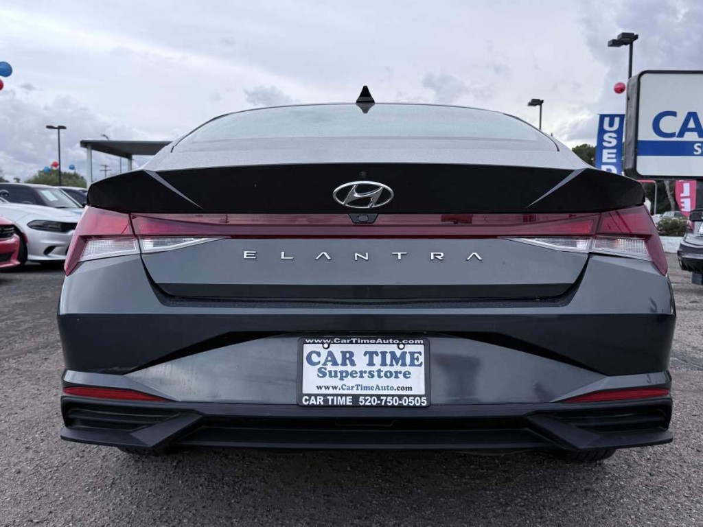 2022 Hyundai Elantra Image 6