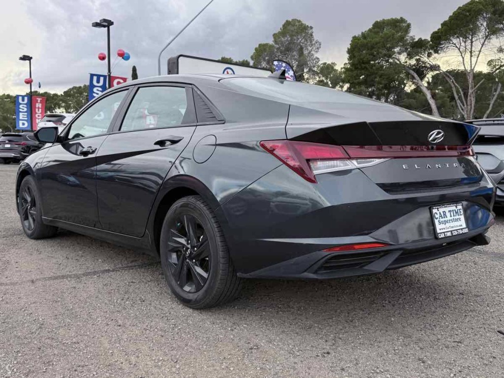 2022 Hyundai Elantra Image 7