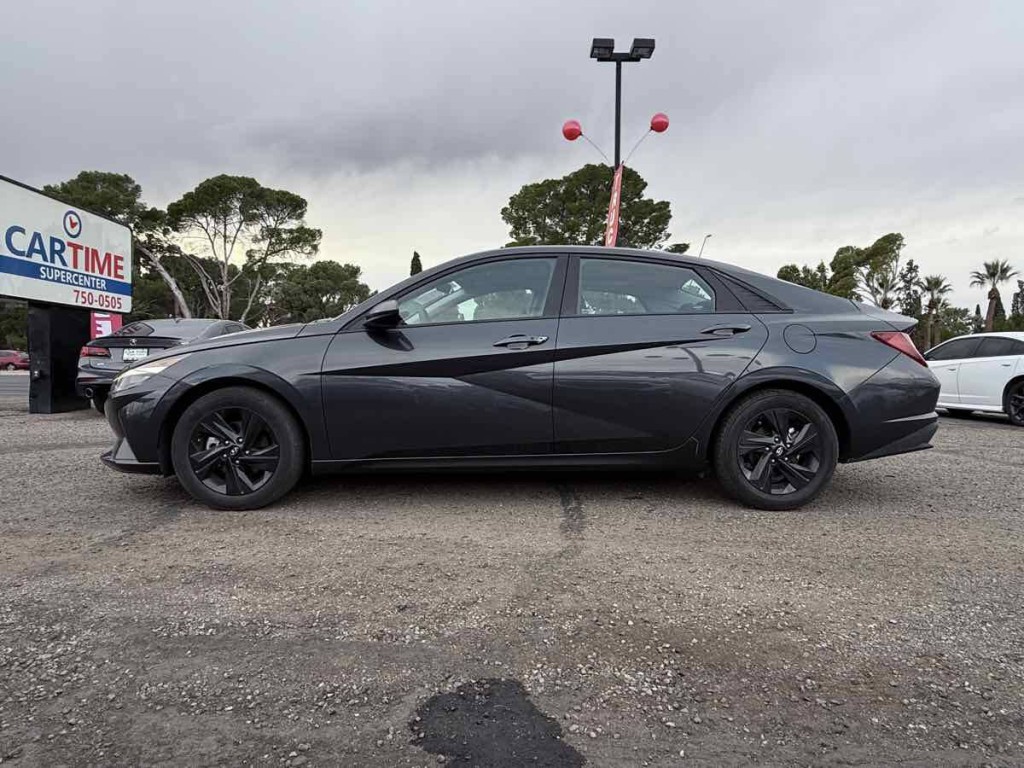 2022 Hyundai Elantra Image 9