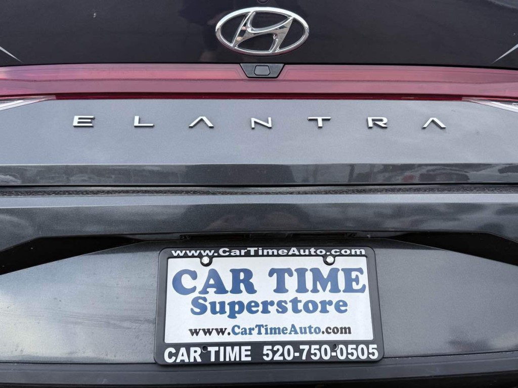 2022 Hyundai Elantra Image 10